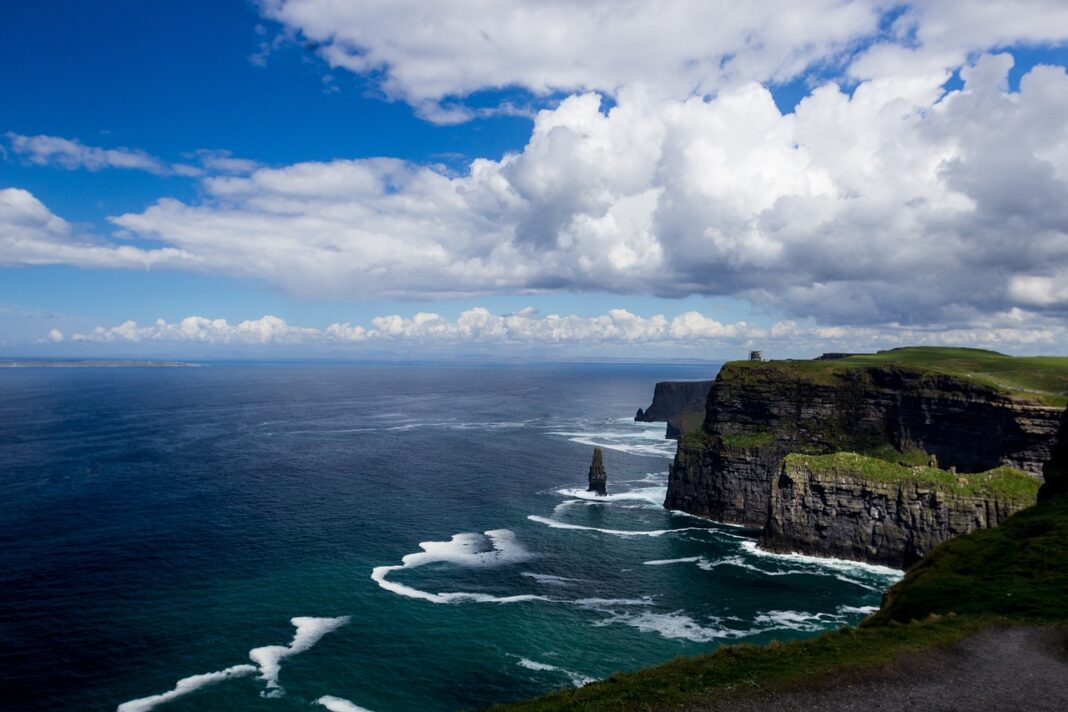 cliffs-of-moher-4207875_1280