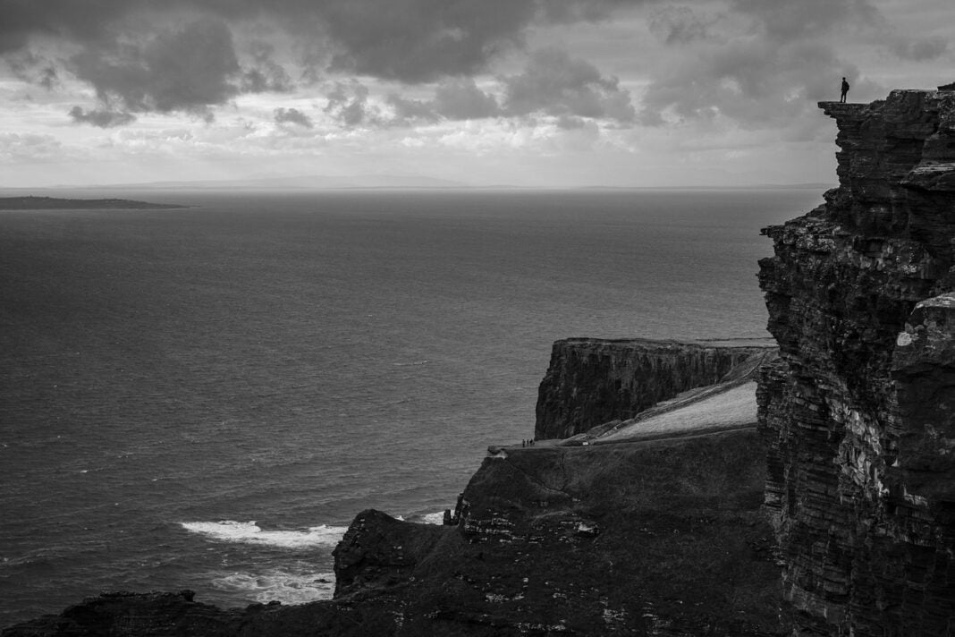 cliffs-of-moher-5537024_1280