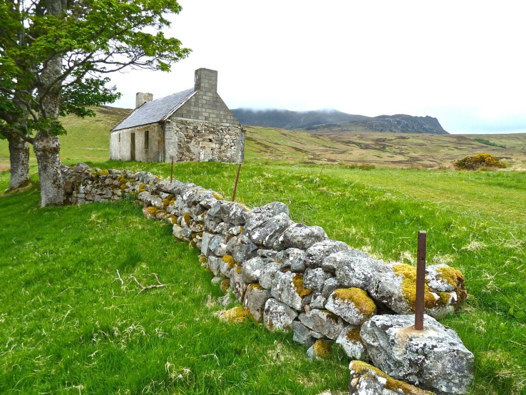 farmhouse-272596_1280