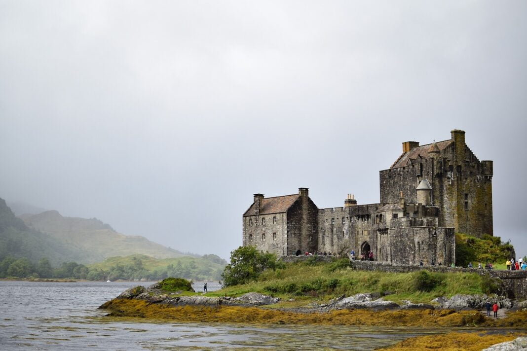 eilean-donan-castle-1650071_1280