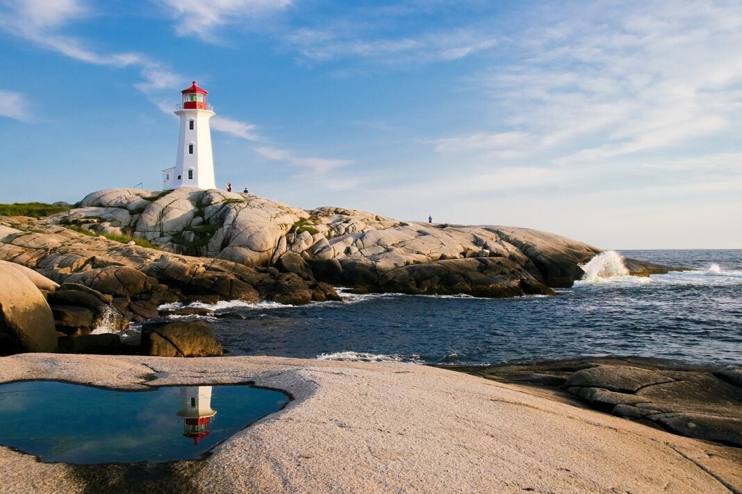 lighthouse-1872998_1280