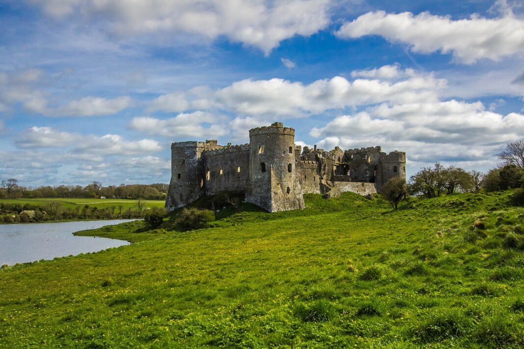 carew-castle-2305685_1280