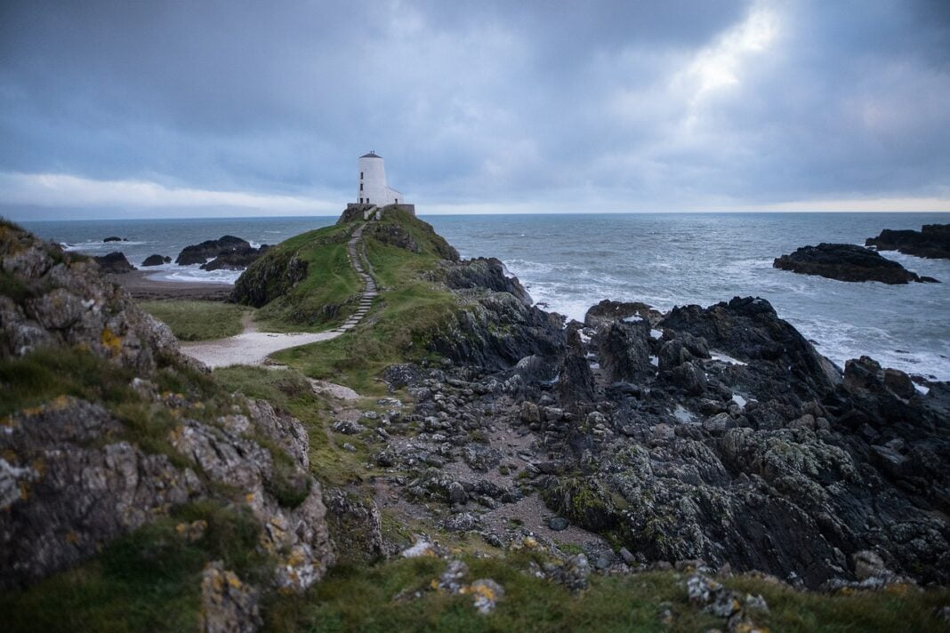 lighthouse-5880159_1280